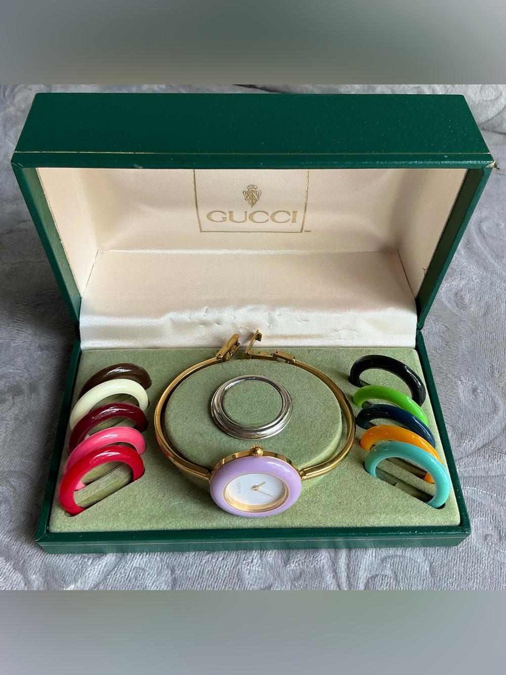 DRESSY MODERN GUCCI bangle watch with set of interchangeable bezels β€οΈππππ€ - Picture 8 of 16